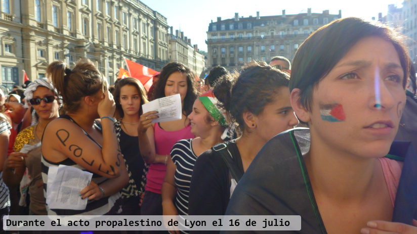 Instantes de un grupo de adolescentes propalestinas en Lyon